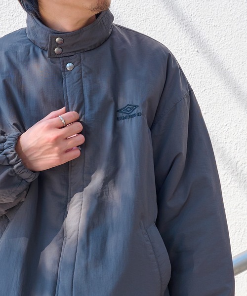UMBRO(アンブロ)の「【UMBRO】Ex.Padding Nylon JACKET/別注 パディング スタンドナイロンジャケット/中綿ダウンジャケット(ブルゾン・メンズ・ブラック/カーキ/ダークグレー・M/L)」の15枚目の写真