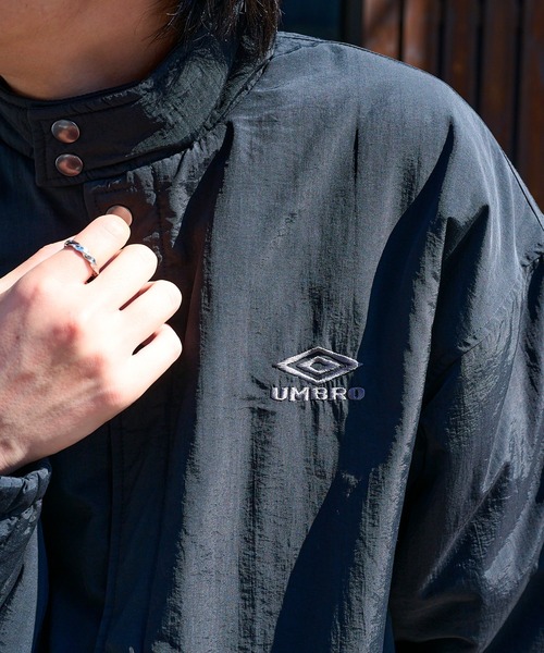 UMBRO(アンブロ)の「【UMBRO】Ex.Padding Nylon JACKET/別注 パディング スタンドナイロンジャケット/中綿ダウンジャケット(ブルゾン・メンズ・ブラック/カーキ/ダークグレー・M/L)」の21枚目の写真