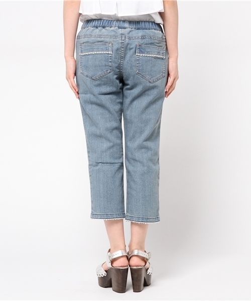 Live in comfort（リブインコンフォート）の「リブ イン コンフォート　ちょこっとレースクロップドデニム 　　　（デニムパンツ・レディース・ブルー/ライトブルー/インディゴブルー・SMALL/MEDIUM）」の6枚目の写真