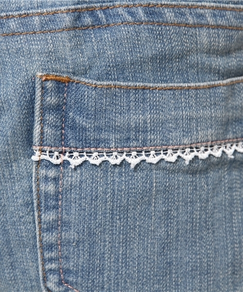Live in comfort（リブインコンフォート）の「リブ イン コンフォート　ちょこっとレースクロップドデニム 　　　（デニムパンツ・レディース・ブルー/ライトブルー/インディゴブルー・SMALL/MEDIUM）」の10枚目の写真