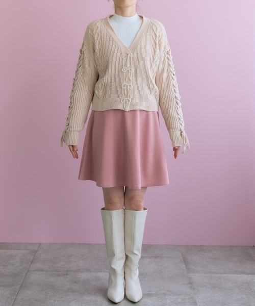 marun(マルン)の「<大きいサイズ>パール調リボンモチーフニットカーディガン marun(カーディガン/ボレロ・レディース・ベージュ/ダークグレー・5L/4L/3L/LL/L)」の16枚目の写真