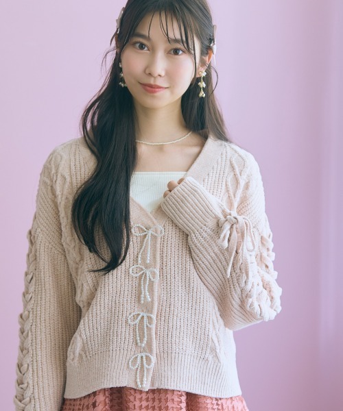 marun(マルン)の「<大きいサイズ>パール調リボンモチーフニットカーディガン marun(カーディガン/ボレロ・レディース・ベージュ/ダークグレー・5L/4L/3L/LL/L)」の19枚目の写真