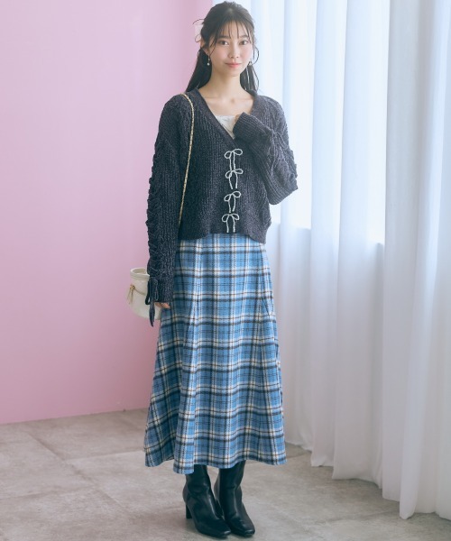 marun(マルン)の「<大きいサイズ>パール調リボンモチーフニットカーディガン marun(カーディガン/ボレロ・レディース・ベージュ/ダークグレー・5L/4L/3L/LL/L)」の6枚目の写真