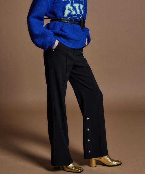 MAISON SPECIAL(メゾンスペシャル)の「【26WINTER PRE-ORDER】Double Cloth Button Slit Flare Pants/ダブルクロスボタンスリットフレアパンツ(スラックス・レディース・ブラック/カーキ/ボルドー・38/36)」の2枚目の写真