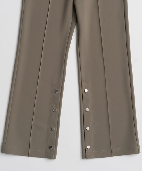 MAISON SPECIAL(メゾンスペシャル)の「【26WINTER PRE-ORDER】Double Cloth Button Slit Flare Pants/ダブルクロスボタンスリットフレアパンツ(スラックス・レディース・ブラック/カーキ/ボルドー・38/36)」の21枚目の写真