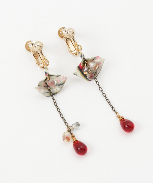 TONE SELECT GOODS(トーンセレクトグッズ)の「【ouka no mori】Petal イヤリング(イヤリング・レディース・その他1/その他2/その他3/その他5/その他4/イエロー/その他/ピンク/レッド/レッド系その他/ブルー/その他6・FREE)」の5枚目の写真