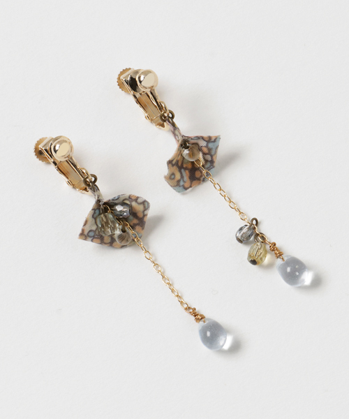TONE SELECT GOODS(トーンセレクトグッズ)の「【ouka no mori】Petal イヤリング(イヤリング・レディース・その他1/その他2/その他3/その他5/その他4/イエロー/その他/ピンク/レッド/レッド系その他/ブルー/その他6・FREE)」の4枚目の写真