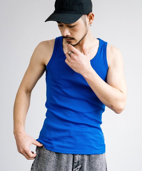 Rocky Monroe(ロッキーモンロー)の「Uネックテレコ素材タンクトップ(タンクトップ・メンズ・グレー/ライトピンク/パープル/イエロー/ターコイズブルー/ブルー/チャコールグレー/ダークブルー/オレンジ/チャコール/モカ/ブラウン/オフホワイト/サックスブルー/レッド/バーガンディー/ブラック/オリーブ/ライム/ライトグレー/ネイビー・L/M/LL)」の14枚目の写真