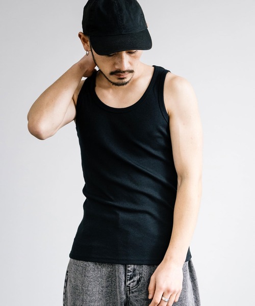 Rocky Monroe(ロッキーモンロー)の「Uネックテレコ素材タンクトップ(タンクトップ・メンズ・グレー/ライトピンク/パープル/イエロー/ターコイズブルー/ブルー/チャコールグレー/ダークブルー/オレンジ/チャコール/モカ/ブラウン/オフホワイト/サックスブルー/レッド/バーガンディー/ブラック/オリーブ/ライム/ライトグレー/ネイビー・L/M/LL)」の22枚目の写真