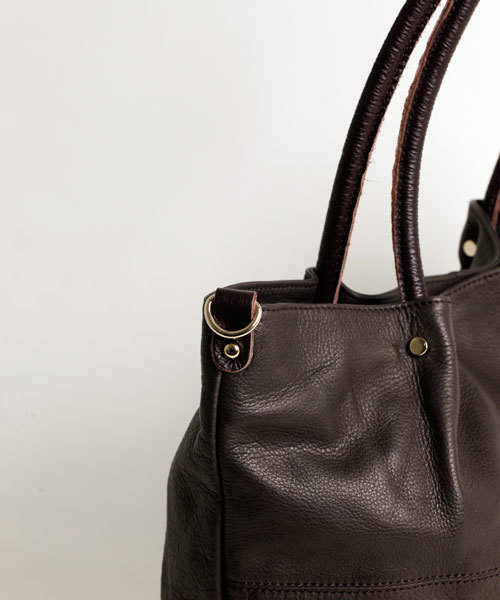 NANO universe（ナノユニバース）の「プレーンレザートートバッグ（トートバッグ・メンズ・ブラック/グレー/ブラウン/ダークブラウン/ライトブラウン/グリーン/カーキ/ブルー/レッド・FREE）」の16枚目の写真