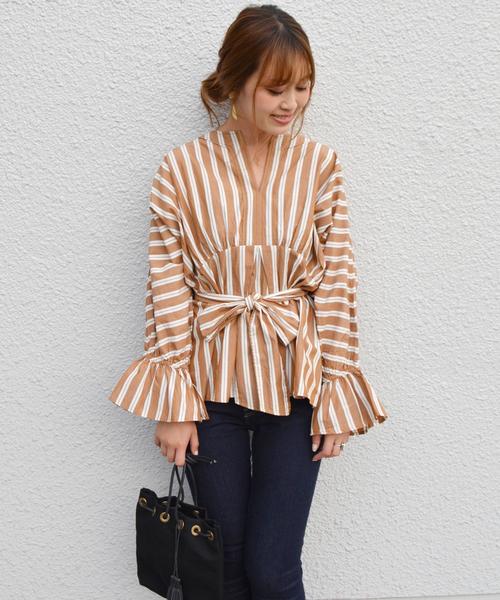SHIPS for women(シップスフォーウィメン)の「ne Quittez pas:ウエストリボンブラウス◇(シャツ/ブラウス・レディース・ベージュ系その他/キャメル・ONE SIZE)」の2枚目の写真