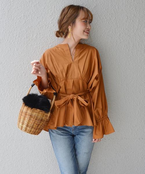 SHIPS for women(シップスフォーウィメン)の「ne Quittez pas:ウエストリボンブラウス◇(シャツ/ブラウス・レディース・ベージュ系その他/キャメル・ONE SIZE)」の1枚目の写真