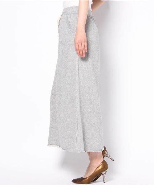 DISCOAT（ディスコート）の「ﾗﾒ裏毛ﾛﾝｸﾞｽｶｰﾄ（スカート・レディース・アイボリー/グレー/ピンクベージュ・ﾌﾘ-）」の4枚目の写真