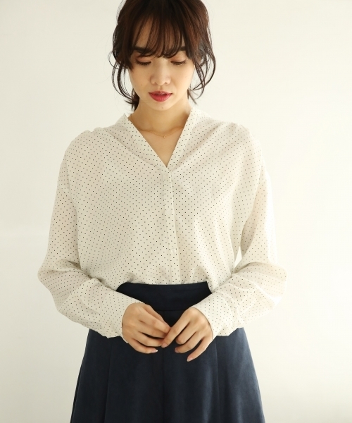 A part by（アパートバイ）の「デシンガラスキッパーブラウス 779053（シャツ/ブラウス・レディース・ホワイト/ホワイト系その他/ブラック/ブラック系その他・FREE）」の2枚目の写真