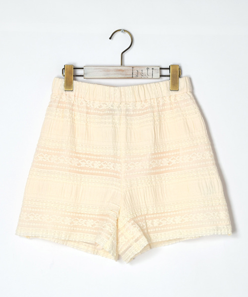 w closet(ダブルクローゼット)の「フリルレースショートパンツ(その他パンツ・レディース・オフホワイト/キナリ/ブラック・FREE)」の1枚目の写真