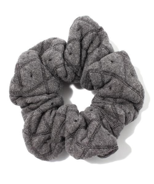 AZUL by moussy（アズールバイマウジー）の「ステッチワークシュシュ（シュシュ・レディース・ブラック/グレー・FREE）」の2枚目の写真