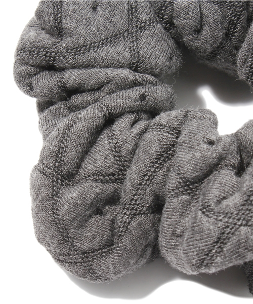 AZUL by moussy（アズールバイマウジー）の「ステッチワークシュシュ（シュシュ・レディース・ブラック/グレー・FREE）」の3枚目の写真