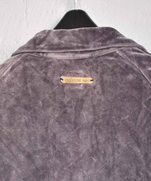 adidas（アディダス）の「【ヴィンテージ古着】adidas/アディダス  ベロア ジャージ トラックジャケット（ジャージ・メンズ・ブラック・SMALL）」の3枚目の写真