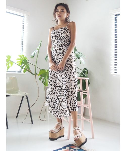 EVRIS(エヴリス)の「RANDOM HEMロングワンピース(ワンピース・レディース・ホワイト/ブラック/ベージュ/カーキ・FREE)」の16枚目の写真