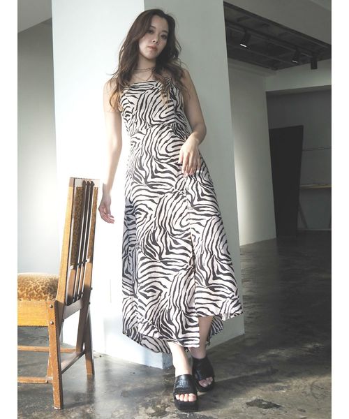 EVRIS(エヴリス)の「RANDOM HEMロングワンピース(ワンピース・レディース・ホワイト/ブラック/ベージュ/カーキ・FREE)」の11枚目の写真