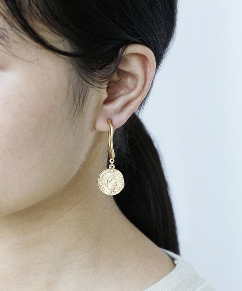 LA VORAGINE（ラ ヴォラジネ）の「シンプル ジオメトリック メタル ピアス（ピアス（両耳用）・レディース・E/F/A/B/C/D・FREE）」の5枚目の写真