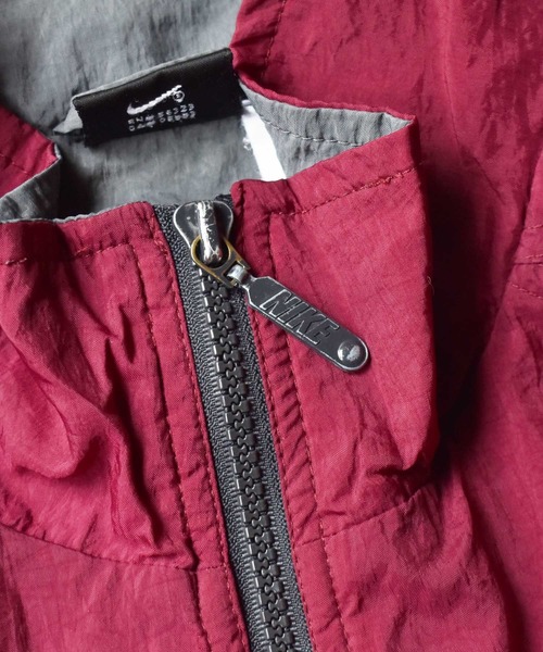 NIKE（ナイキ）の「【ヴィンテージ古着】90's NIKE/ナイキ フルジップ ナイロンジャケット（ナイロンジャケット・メンズ・バーガンディー・LARGE）」の2枚目の写真
