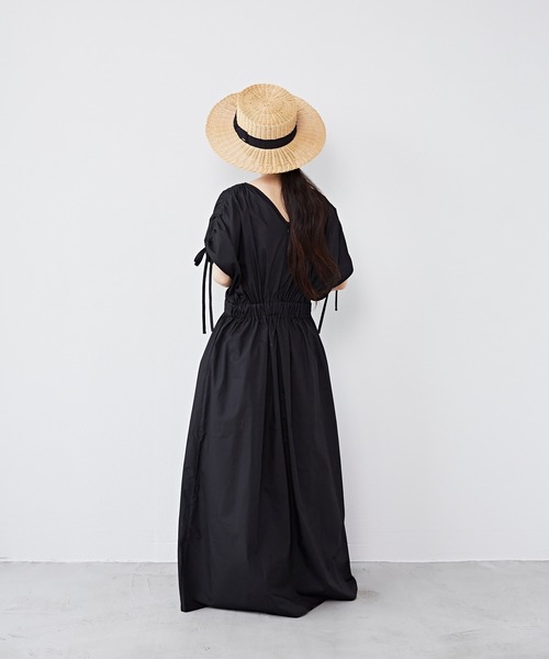 Libra Cue（リブラ キュー）の「ギャザースリーブマキシワンピース（ワンピース・レディース・ライトグレー/ブラック/ベージュ・FREE）」の7枚目の写真