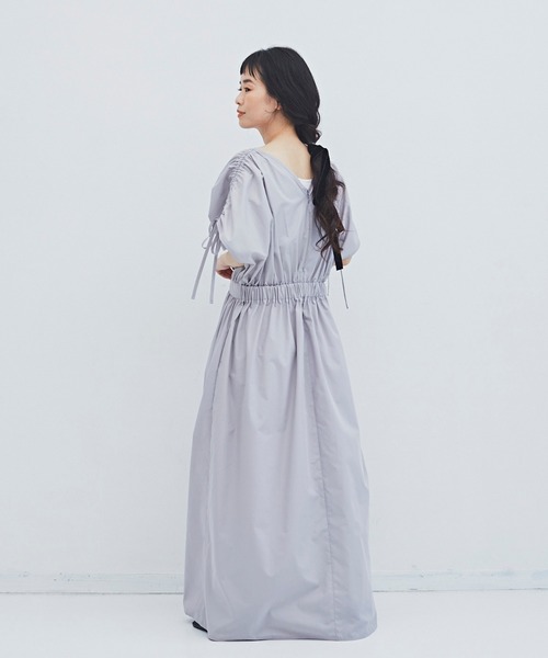 Libra Cue（リブラ キュー）の「ギャザースリーブマキシワンピース（ワンピース・レディース・ライトグレー/ブラック/ベージュ・FREE）」の18枚目の写真