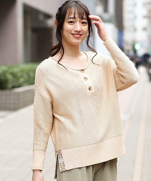 チチカカ(チチカカ)の「ガーターヘンリーニットプルオーバー(Tシャツ/カットソー・レディース・チャコールグレー/ベージュ/アイボリー・FREE)」の1枚目の写真