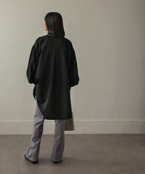 Chillfar（チルファー）の「ボリュームスリーブオーバーサイズシャツ（シャツ/ブラウス・レディース・ホワイト/チャコール/ベージュ/ブラウン/ブラック・FREE）」の13枚目の写真