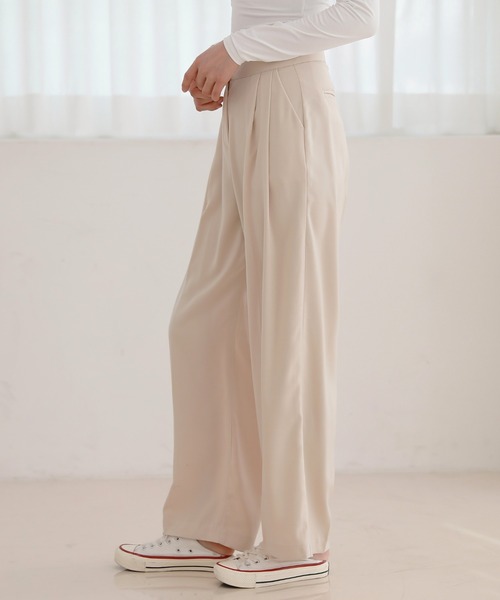 by muni:r（バイ ムニール）の「さらさらハイウエスト ワイド ピンタック ロング スラックス（スラックス・レディース・ベージュ/ブラック/ブルー・MEDIUM/SMALL）」の3枚目の写真