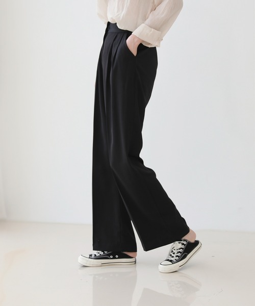 by muni:r（バイ ムニール）の「さらさらハイウエスト ワイド ピンタック ロング スラックス（スラックス・レディース・ベージュ/ブラック/ブルー・MEDIUM/SMALL）」の22枚目の写真