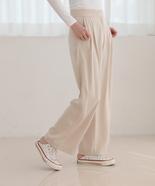 by muni:r（バイ ムニール）の「さらさらハイウエスト ワイド ピンタック ロング スラックス（スラックス・レディース・ベージュ/ブラック/ブルー・MEDIUM/SMALL）」の17枚目の写真