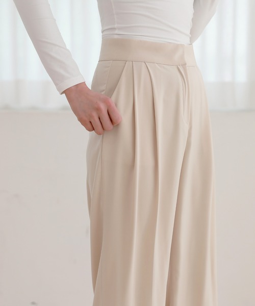 by muni:r（バイ ムニール）の「さらさらハイウエスト ワイド ピンタック ロング スラックス（スラックス・レディース・ベージュ/ブラック/ブルー・MEDIUM/SMALL）」の9枚目の写真