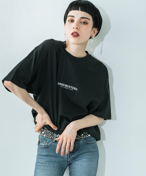 Ressaca(レサーカ)の「オーバーサイズ パロディロゴプリント 半袖ビッグTee(Tシャツ/カットソー・メンズ・ブラック/パープル/オフホワイト/サックスブルー/グリーン/ホワイト系その他/ブラック系その他/ベージュ系その他/グリーン系その他/ブルー系その他/パープル系その他/グレイッシュベージュ・S/M/L)」の5枚目の写真