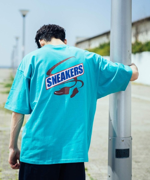 Ressaca(レサーカ)の「オーバーサイズ パロディロゴプリント 半袖ビッグTee(Tシャツ/カットソー・メンズ・ブラック/パープル/オフホワイト/サックスブルー/グリーン/ホワイト系その他/ブラック系その他/ベージュ系その他/グリーン系その他/ブルー系その他/パープル系その他/グレイッシュベージュ・S/M/L)」の1枚目の写真