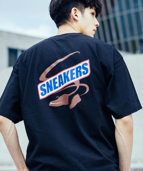 Ressaca(レサーカ)の「オーバーサイズ パロディロゴプリント 半袖ビッグTee(Tシャツ/カットソー・メンズ・ブラック/パープル/オフホワイト/サックスブルー/グリーン/ホワイト系その他/ブラック系その他/ベージュ系その他/グリーン系その他/ブルー系その他/パープル系その他/グレイッシュベージュ・S/M/L)」の4枚目の写真