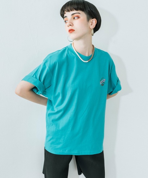 Ressaca(レサーカ)の「オーバーサイズ パロディロゴプリント 半袖ビッグTee(Tシャツ/カットソー・メンズ・ブラック/パープル/オフホワイト/サックスブルー/グリーン/ホワイト系その他/ブラック系その他/ベージュ系その他/グリーン系その他/ブルー系その他/パープル系その他/グレイッシュベージュ・S/M/L)」の19枚目の写真