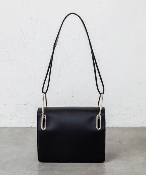 loti(ロティ)の「WEB限定 loti リングフラップショルダー(ショルダーバッグ・レディース・ブラック/アイボリー・FREE)」の6枚目の写真