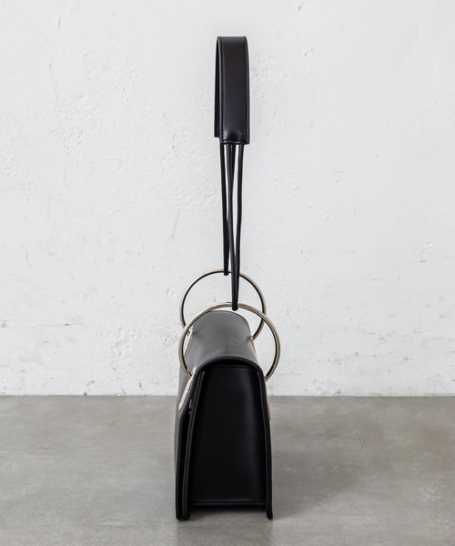 loti(ロティ)の「WEB限定 loti リングフラップショルダー(ショルダーバッグ・レディース・ブラック/アイボリー・FREE)」の7枚目の写真