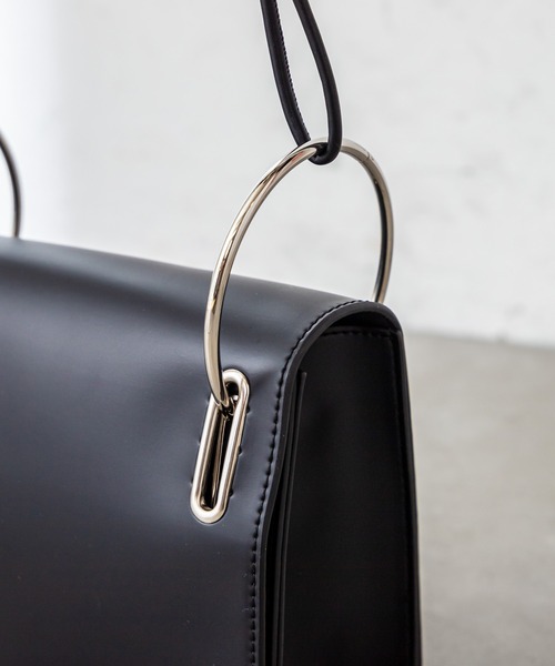 loti(ロティ)の「WEB限定 loti リングフラップショルダー(ショルダーバッグ・レディース・ブラック/アイボリー・FREE)」の9枚目の写真