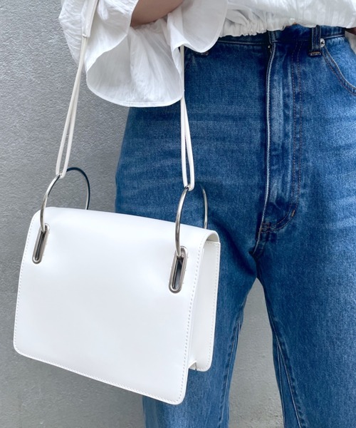 loti(ロティ)の「WEB限定 loti リングフラップショルダー(ショルダーバッグ・レディース・ブラック/アイボリー・FREE)」の10枚目の写真