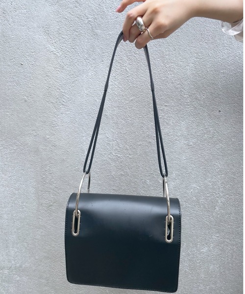 loti(ロティ)の「WEB限定 loti リングフラップショルダー(ショルダーバッグ・レディース・ブラック/アイボリー・FREE)」の11枚目の写真