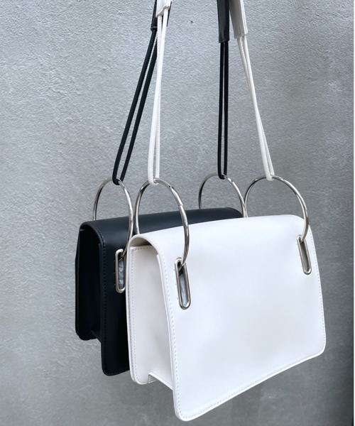 loti(ロティ)の「WEB限定 loti リングフラップショルダー(ショルダーバッグ・レディース・ブラック/アイボリー・FREE)」の12枚目の写真