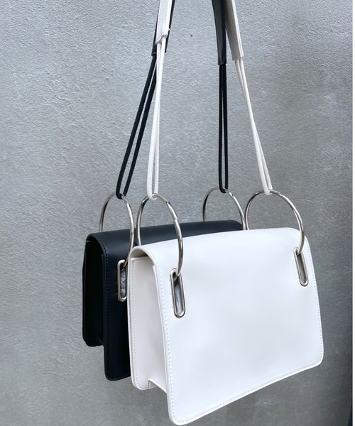 loti(ロティ)の「WEB限定 loti リングフラップショルダー(ショルダーバッグ・レディース・ブラック/アイボリー・FREE)」の14枚目の写真