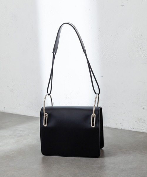 loti(ロティ)の「WEB限定 loti リングフラップショルダー(ショルダーバッグ・レディース・ブラック/アイボリー・FREE)」の16枚目の写真