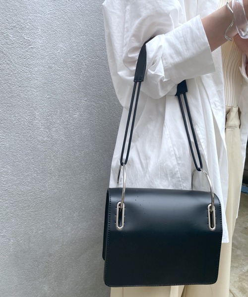 loti(ロティ)の「WEB限定 loti リングフラップショルダー(ショルダーバッグ・レディース・ブラック/アイボリー・FREE)」の17枚目の写真