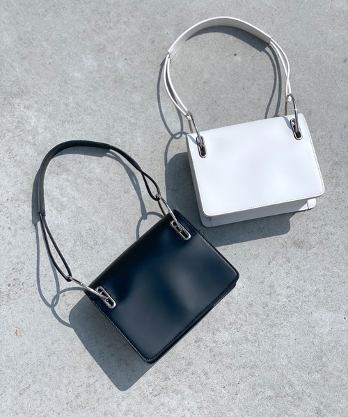 loti(ロティ)の「WEB限定 loti リングフラップショルダー(ショルダーバッグ・レディース・ブラック/アイボリー・FREE)」の20枚目の写真