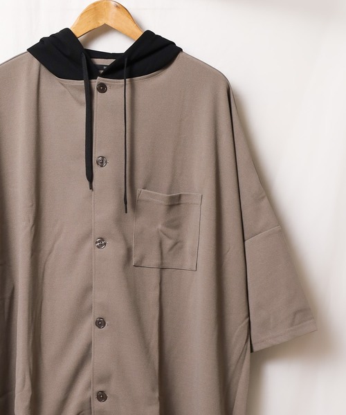 Bling Leads（ブリングリーズ）の「/Bling leads/梨地フードポンチョ配色半袖シャツ（シャツ/ブラウス・レディース・ブラック/グレイッシュベージュ/ブラウン/グレイッシュブルー・LARGE/MEDIUM）」の3枚目の写真