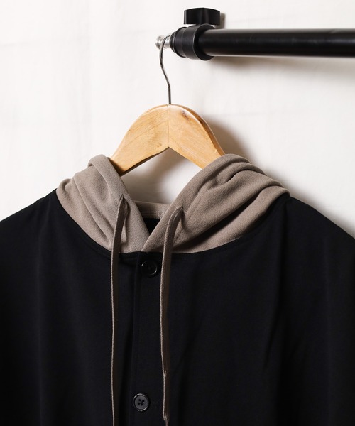 Bling Leads（ブリングリーズ）の「/Bling leads/梨地フードポンチョ配色半袖シャツ（シャツ/ブラウス・レディース・ブラック/グレイッシュベージュ/ブラウン/グレイッシュブルー・LARGE/MEDIUM）」の10枚目の写真